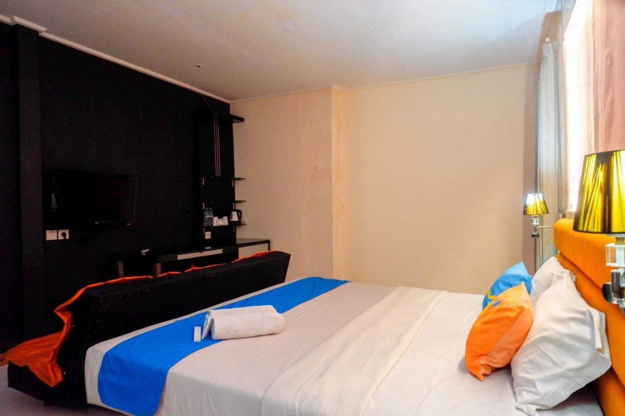 Sans Hotel International Surabaya Gubeng 외부 사진