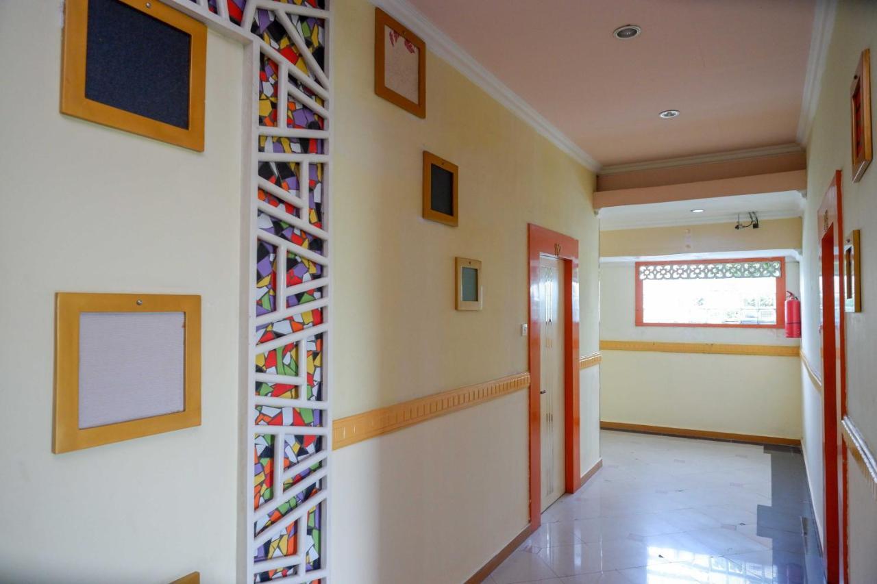 Sans Hotel International Surabaya Gubeng 외부 사진