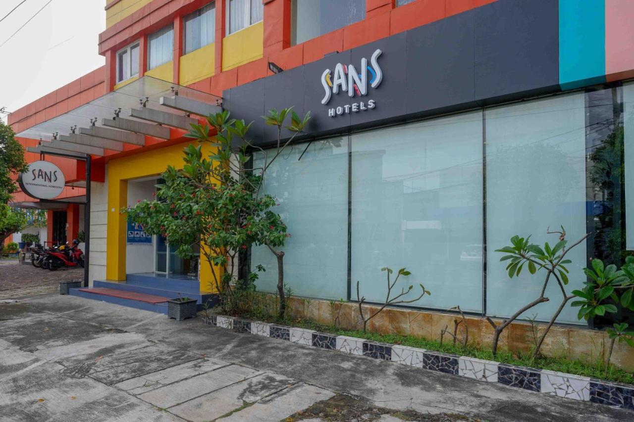 Sans Hotel International Surabaya Gubeng 외부 사진